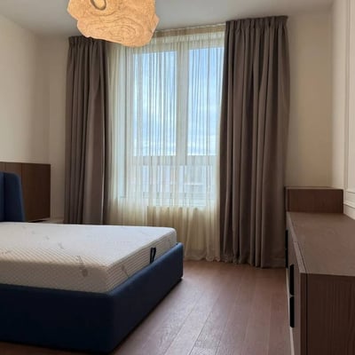 Alquiler de un amplio apartamento de 3 habitaciones, 86 m², Belgrado, Serbia